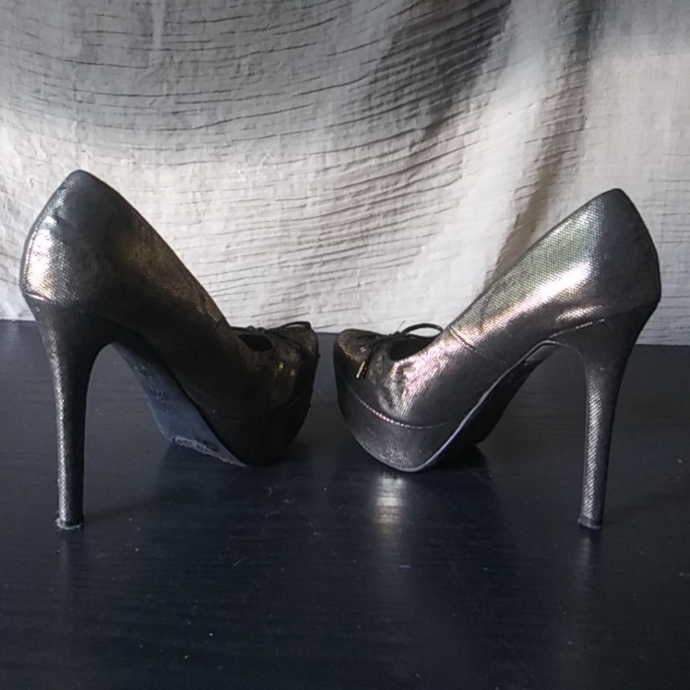 Shoes - Picture 3 of 4